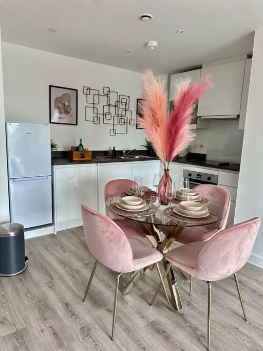 Central Derby Urban 2 Bedroom Flat - An Oasis Of Elegance! Free Parking And Wifi Suitable For Families And Professionals Exteriör bild